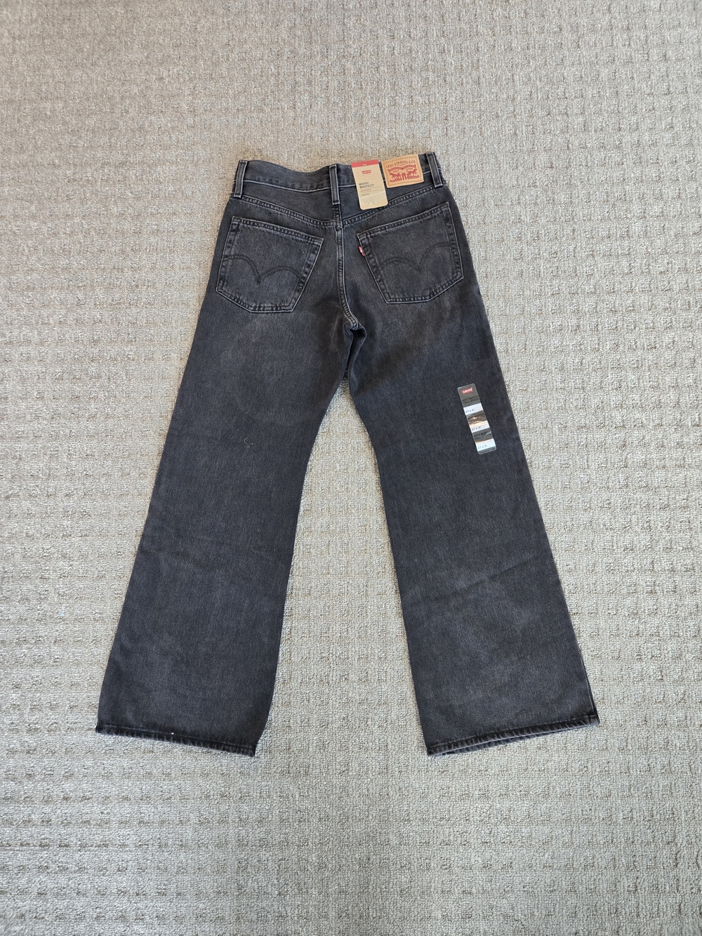Levi's Middy Loose Bootcut Jeans in Washed Black - Picture 6 of 10